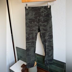 Lululemon Align 21” Inseam. Size 4. NWOT. Heritage 365 Camo Dark Olive Multi.
